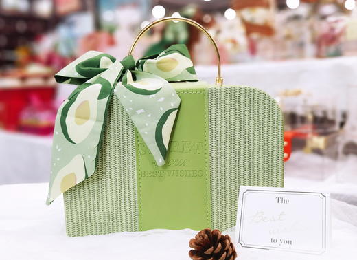 预定伴手礼|婚庆满月商务伴手礼绿色手提盒+牛油果丝巾+杯子/117582&117605&112755 商品图0