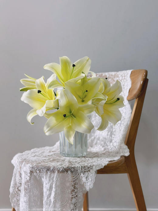 【百事合意】希亚拉重瓣百合3朵+罗蒂百合8-10朵+黄天霸百合8-10朵+黄帝百合3-5朵+迷你向日葵3支/份 商品图2