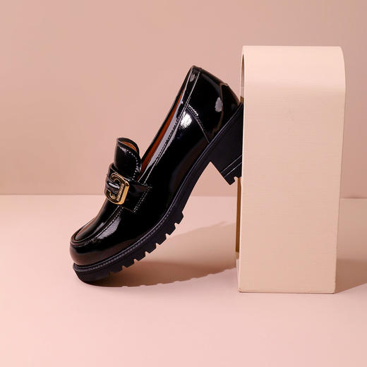 Safiya/索菲娅2023秋季新品英伦漆皮粗跟百搭一脚蹬深口皮鞋厚底乐福鞋SF33112007 商品图8