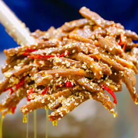 黄老五花生嫂私厨麻辣牛肉条130g*2袋装，现炒现发，不添加防腐剂，添加剂。短保产品