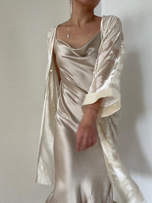 Viiolez｜Flowy Cardigan [丝绒提花露背外套] 商品图5