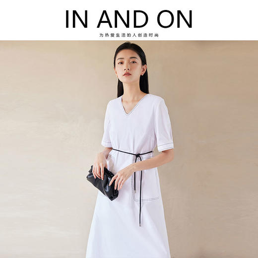 【品牌优选】【合作直发】IN AND ON高密精梳棉撞色连衣裙女夏新款V领白色收腰显瘦A字长裙 商品图0