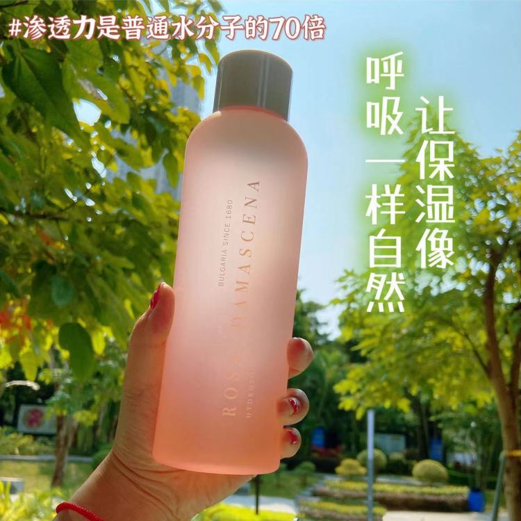 每2500朵大马士革玫瑰仅萃取出1瓶纯露【保加利亚玫瑰纯露 500ml】 100%的保加利亚大马士革玫瑰鲜花原液，成分至纯，从肌底补水,现在下单还送喷瓶和湿敷棉片~