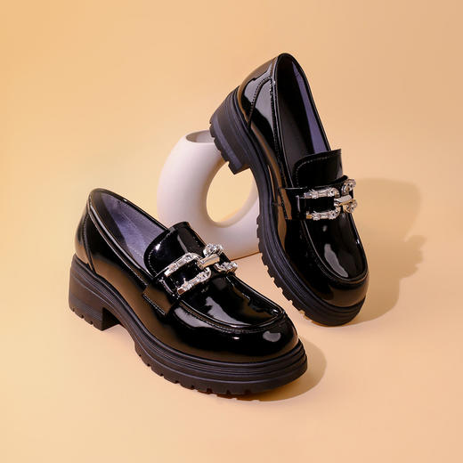 Safiya/索菲娅2023秋季新品英伦风复古休闲粗跟漆皮厚底一脚蹬乐福鞋SF33112139 商品图4