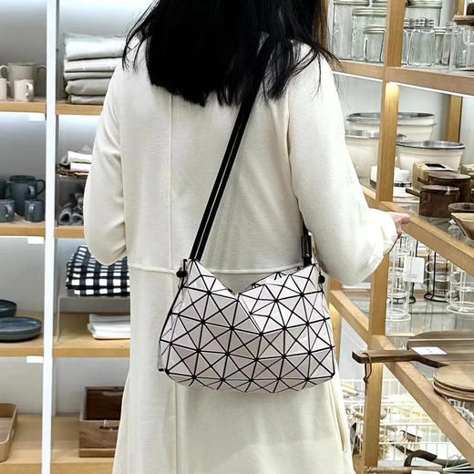 74-2 简洁轻松 轻便百搭 三宅随心所欲豆腐包 任意调节 商品图10