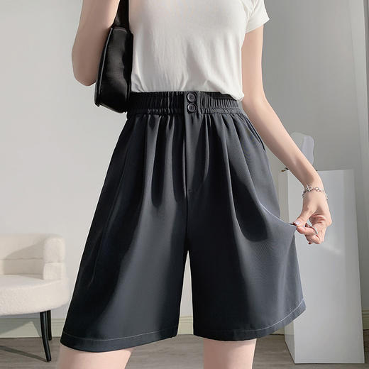 夏季必备！西装短裤女，高腰设计显瘦，五分裤长度修饰腿型，宽松版型舒适自在。卡其色中裤百搭实穿，让你轻松驾驭各种场合。小个子也能穿出气质！ 商品图2
