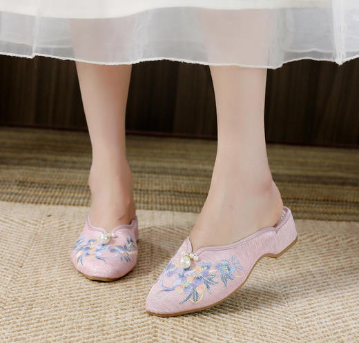 【心灵】大码拖鞋夏季厚底刺绣花尖头时尚钉珠YR 商品图1