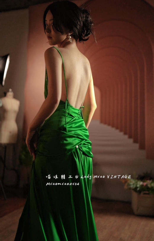 1314#【复团】喵娘精工丨定制《赎罪》电影同名奈特莉同款复古绿露背礼服连衣裙 商品图8