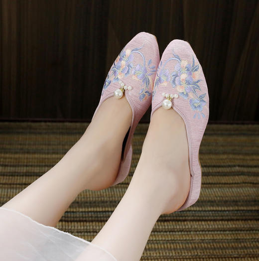 【心灵】大码拖鞋夏季厚底刺绣花尖头时尚钉珠YR 商品图3