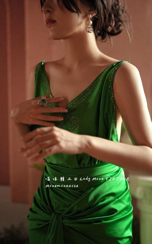 1314#【复团】喵娘精工丨定制《赎罪》电影同名奈特莉同款复古绿露背礼服连衣裙 商品图3
