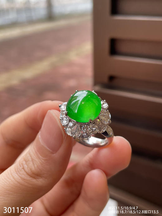 3011507，木纳阳艳绿蛋面戒指。具体价格微信咨询 商品图5