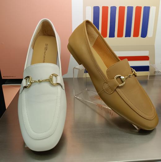 西村名物2023年秋季新款低跟软底单鞋X23AM13051 商品图0