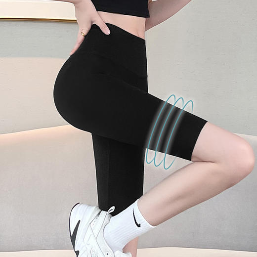 【打造魔鬼身材！薄款高腰提臀 五分鲨鱼裤女 】轻薄透气柔软舒适，弹力清爽不闷热，手感细腻吸湿排汗，亲肤舒适高弹性，夏后腰印字瑜伽芭比防走光打底安全短裤 商品图2