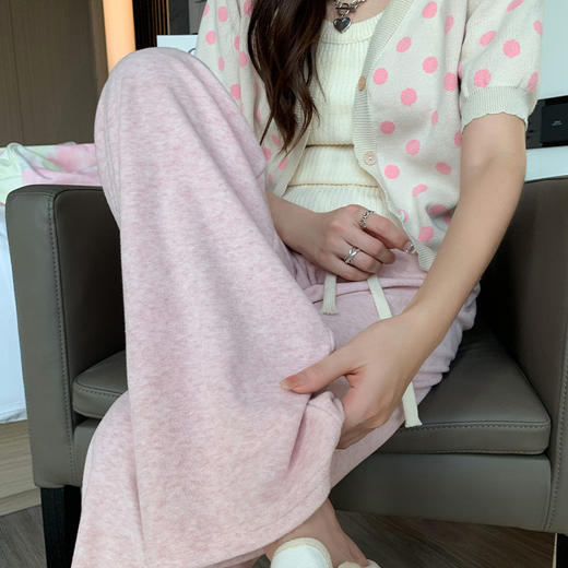 时尚韩系设计，春夏新款奶昔韩系阔腿裤女，高腰宽松设计，修饰身材，展现完美曲线。轻松搭配，适合各种场合和体型。不仅百搭，更是舒适自在的休闲裤！ 商品图1