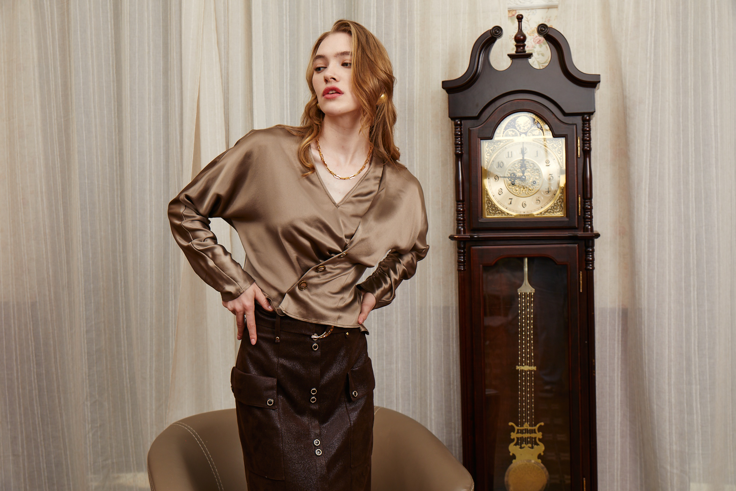 SAFICOO【岁月痕迹】系列 摩登知性高腰不规则下摆衬衣