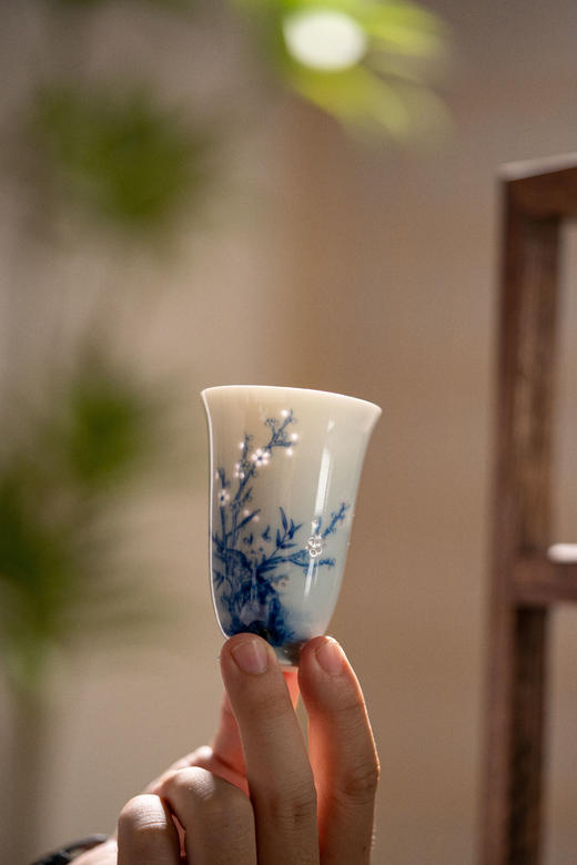 富玉窑  景德镇手工青花彩色玲珑梅兰竹菊闻香品茗杯陶瓷茶器主人杯 商品图2