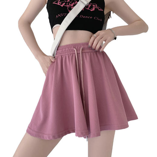 芭蕾风休闲短裤女，夏日必备！高腰设计，显瘦又舒适；松紧腰带，随意调节；百褶阔腿米呢裙裤，自由舞动。运动、休闲两相宜，时尚百搭，让你尽情展现优雅与自信。 商品图5