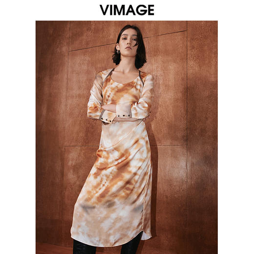 VIMAGE纬漫纪秋季新款扎染印花显瘦高腰优雅连衣裙V2007604 商品图1