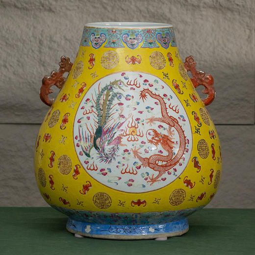 清光绪 黄地粉彩龙凤呈祥开窗双耳牛首尊 商品图0