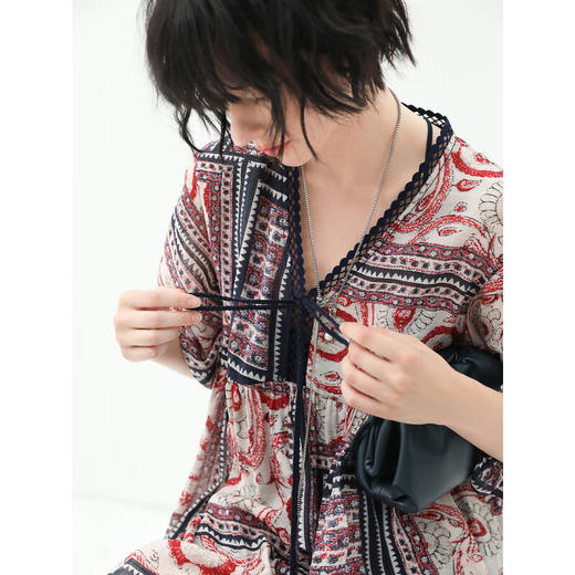 【限时秒杀】COCOBELLA波普印花异域风连衣裙女流苏毛边V领度假长裙FR930 商品图1