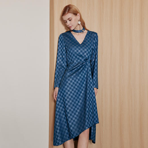 EITIE爱特爱时尚V领不规则设计收腰显瘦格纹蓝色连衣裙秋季新款C07218 商品图1