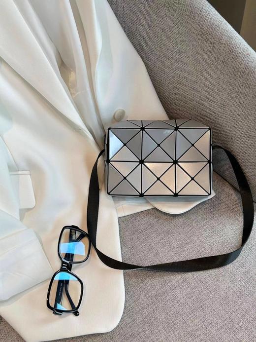 Issey Miyak*e三宅一生小方盒丘比特包 肩带随意调节 腋下、单肩、斜胯包 商品图9