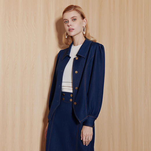 EITIE爱特爱时尚气质通勤翻领复古灯笼袖收腰牛仔短外套秋新款C2303204 商品图2