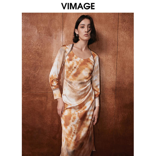 VIMAGE纬漫纪秋季新款扎染印花显瘦高腰优雅连衣裙V2007604 商品图0