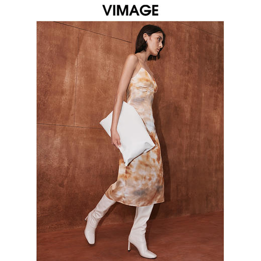 VIMAGE纬漫纪秋季新款扎染印花显瘦高腰性感连衣裙V2007605 商品图3