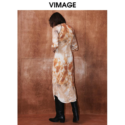 VIMAGE纬漫纪秋季新款扎染印花显瘦高腰优雅连衣裙V2007604 商品图4