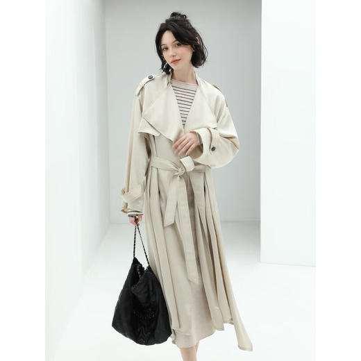 COCOBELLA质感缎面气质长风衣不规则下摆通勤外套WN507 商品图1