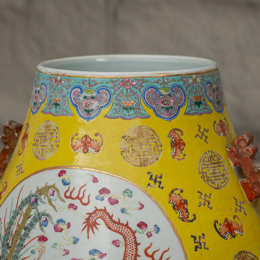 清光绪 黄地粉彩龙凤呈祥开窗双耳牛首尊 商品图2