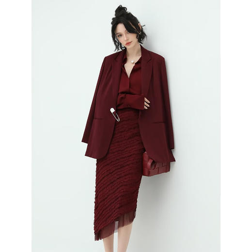 【限时秒杀】COCOBELLA法式简约光泽感酒红色衬衫女气质通勤垂感衬衣SR125 商品图3