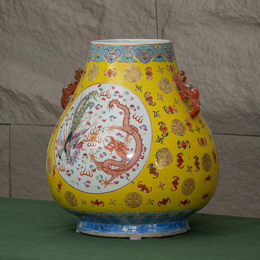 清光绪 黄地粉彩龙凤呈祥开窗双耳牛首尊 商品图1
