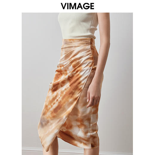 VIMAGE纬漫纪新款高腰垂感扎染印花半身裙女V2006604 商品图3