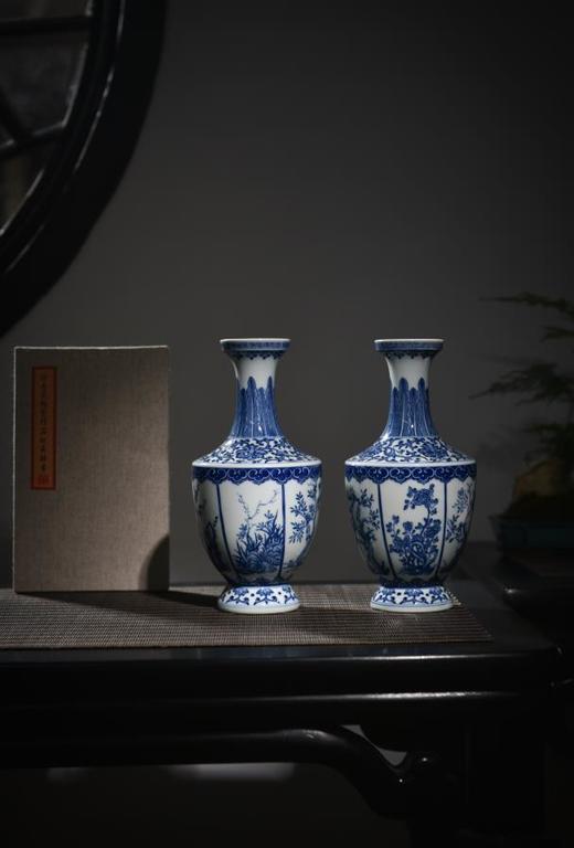 青花十二花神方肩瓶 商品图0