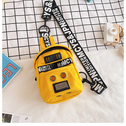 【乖巧萌趣可爱❗️网红百搭帆布斜挎胸包】轻盈的帆布材质，柔软舒适，方便实用，时尚设计适合各种场合，可爱小包包女新款ins潮酷女学生单肩包 商品图3