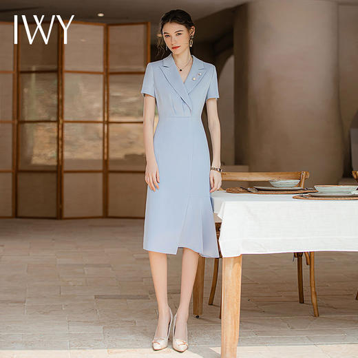 IWY/蓝色连衣裙女夏短袖不规则中长款褶皱小众设计感薄西装裙Q897-L 商品图2