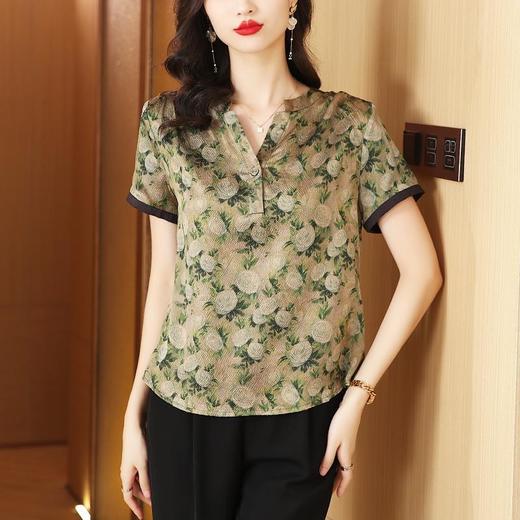 KQL 422H2202珍珠缎小V领T恤气质妈妈碎花上衣 商品图1