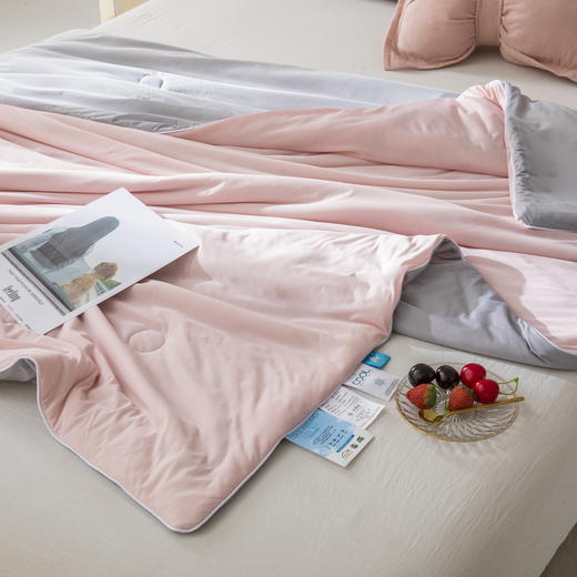 【黑科技凉感丝 盖在身上的小空调】A类凉感丝夏凉被 长效yi菌守护健康 冷感空调被可机洗水洗 冰淇淋般沁凉柔滑 透气好畅快呼吸 伴你舒爽入眠 商品图2