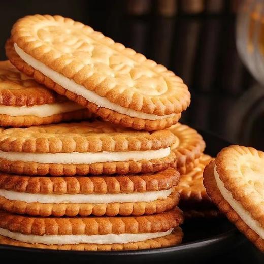 「两款口味」香蕉榴莲夹心饼干 网红小吃爆款老式怀旧休闲零食整箱食品 商品图0