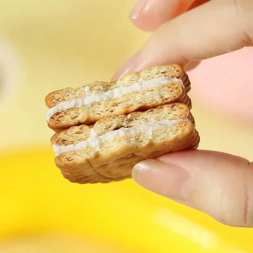 「两款口味」香蕉榴莲夹心饼干 网红小吃爆款老式怀旧休闲零食整箱食品 商品图2