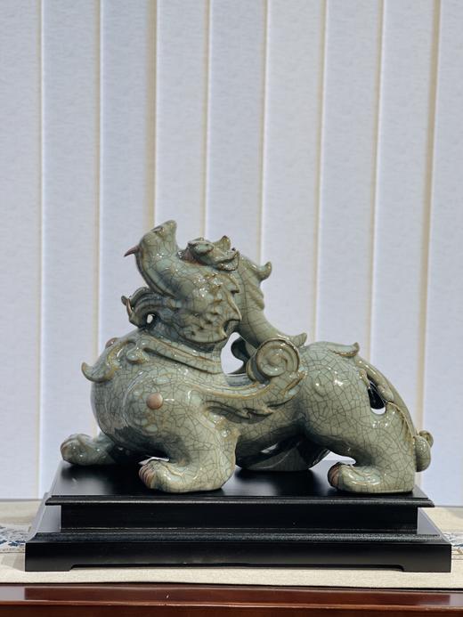 青釉貔貅雕塑 商品图0