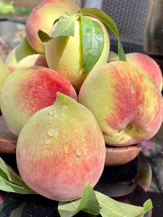 周五配送！云南红河产区，鹰嘴桃甜蜜如它，桃味浓浓，每年我们都差这么一口，才叫做有桃子的夏天😘，外型如老鹰头，心红红的，属于硬桃，别看它青，口感倍甜！特级果，3斤/份 商品图2