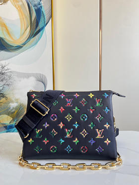 夏季特惠💰1100 原单LV M21393蓝彩 尺寸：26×20×12cm COUSSIN 全皮链条斜挎包