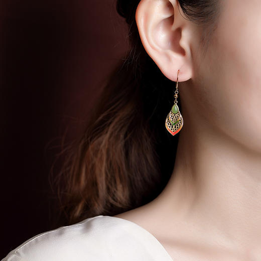 S925纯银镀金和田玉碧玉，镂空水滴耳钩复古轻奢感女耳饰CW- EG01778 商品图3