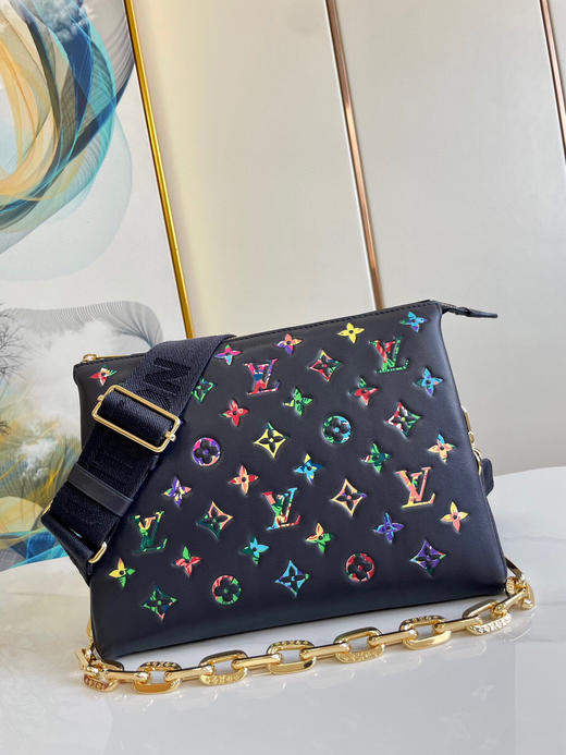 夏季特惠💰1100 原单LV M21393蓝彩 尺寸：26×20×12cm COUSSIN 全皮链条斜挎包 商品图1