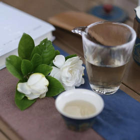 2025新茶魏老师栀子花银针,栀子花红茶,古法窖制非遗传承人魏老师纯手工窖制,香气清幽高雅 茶味清新自然！茶汤入口  沁春染夏  清新与馥郁兼具  带来独特的味觉享受