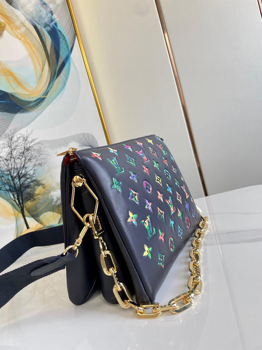 夏季特惠💰1100 原单LV M21393蓝彩 尺寸：26×20×12cm COUSSIN 全皮链条斜挎包 商品图4