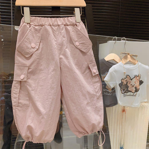 【韩版时髦洋气！卡通印花短款T恤工装裤套装】时尚舒适又耐穿，柔软透气亲肤，无束缚，童装夏女童韩系套装中小童，潮流造型不容错过 商品图4